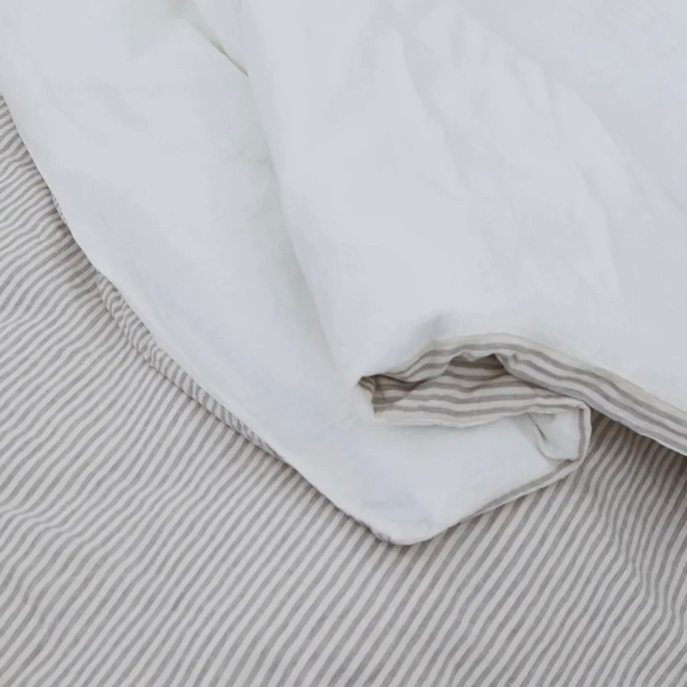 Deiji Studios Duvet Cover and Pillow Slip Set (Grey Stripe and White)